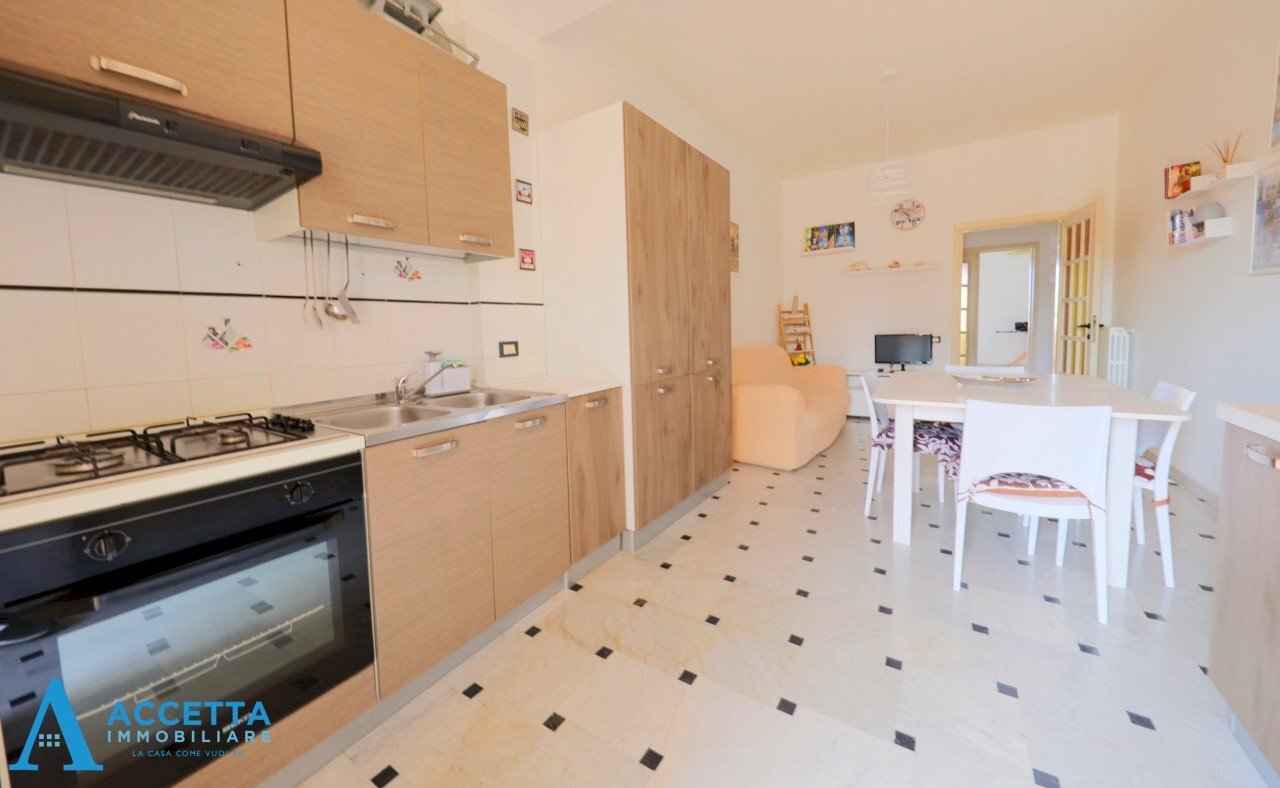 cucina - Appartamento Via Cicale 17, Taranto - foto 3