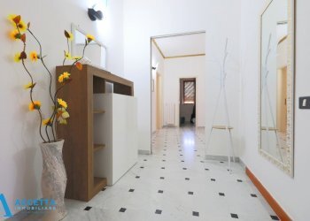 corridoio - Three-room apartment Via Cicale 17, Taranto - photo 2
