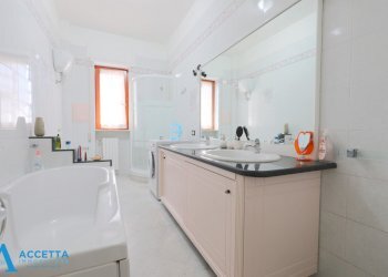 bagno - Three-room apartment Via Cicale 17, Taranto - photo 12