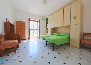 camera da letto - Three-room apartment Via Cicale 17, Taranto - photo 13
