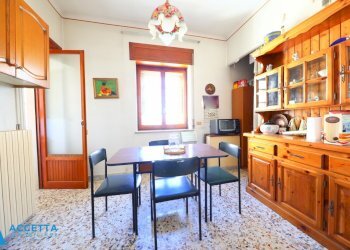 sala da pranzo - Four-room apartment Via Venezia 25, Taranto - photo 14