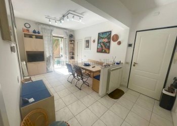 Three-room apartment Corso Europa, Borghetto Santo Spirito - photo 2