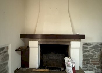 camino - Villa Via del Bisenzio, Vernio - foto 11