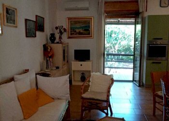 SOGGIORNO CON USCITA GIARDINO.jpg - Villa VIA ROMA  26, Olmedo - foto 5