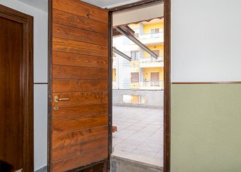 Accesso alla terrazza principale (2).jpg - Bilocale Cagliari - foto 21