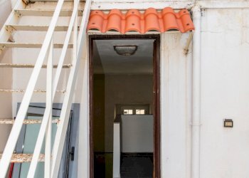 Accesso alla terrazza principale (1).jpg - Bilocale Cagliari - foto 20