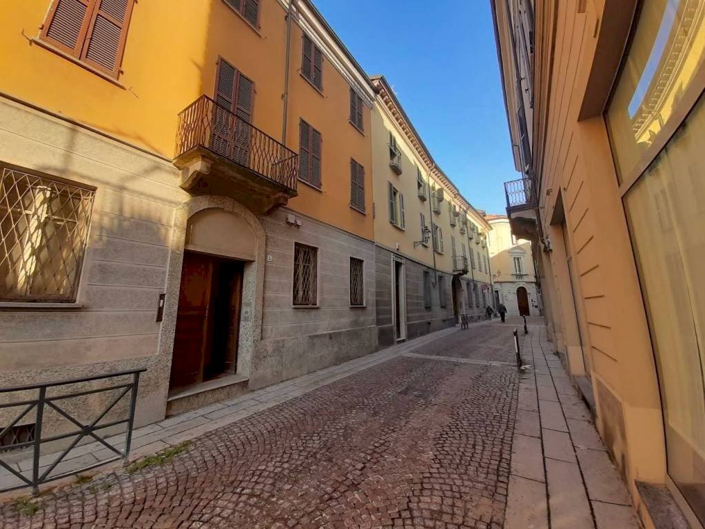 Facciata - Stabile - Palazzo via Giulia, Tortona - foto 1