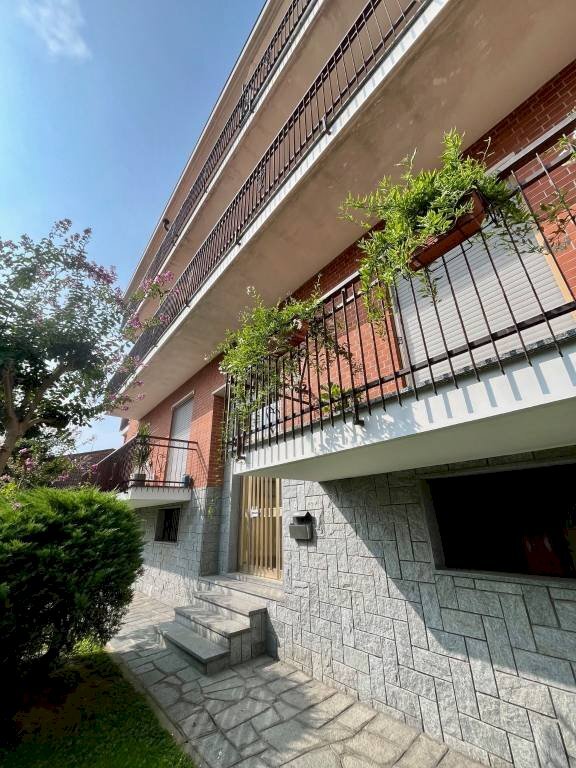 Facciata - Quadrilocale via Superga, 13, Carmagnola - foto 2