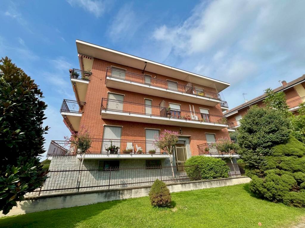 Facciata - Quadrilocale via Superga, 13, Carmagnola - foto 1