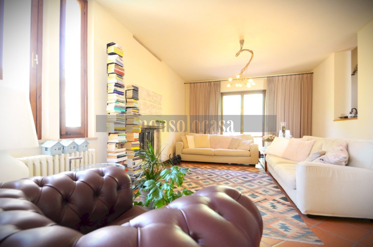 SALA PRIMO LIVELLO - Villa Strada Del Brozzo 456, Perugia - photo 1
