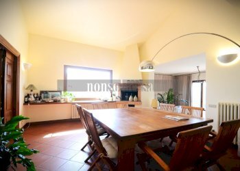 SALA DA PRANZO PRIMO LIVELLO - Villa Strada Del Brozzo 456, Perugia - foto 2