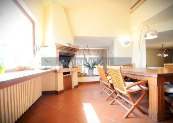 SALA DA PRANZO PRIMO LIVELLO - Villa Strada Del Brozzo 456, Perugia - foto 7
