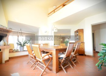 SALA DA PRANZO PRIMO LIVELLO - Villa Strada Del Brozzo 456, Perugia - foto 8