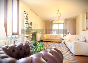 SALA PRIMO LIVELLO - Villa Strada Del Brozzo 456, Perugia - foto 1