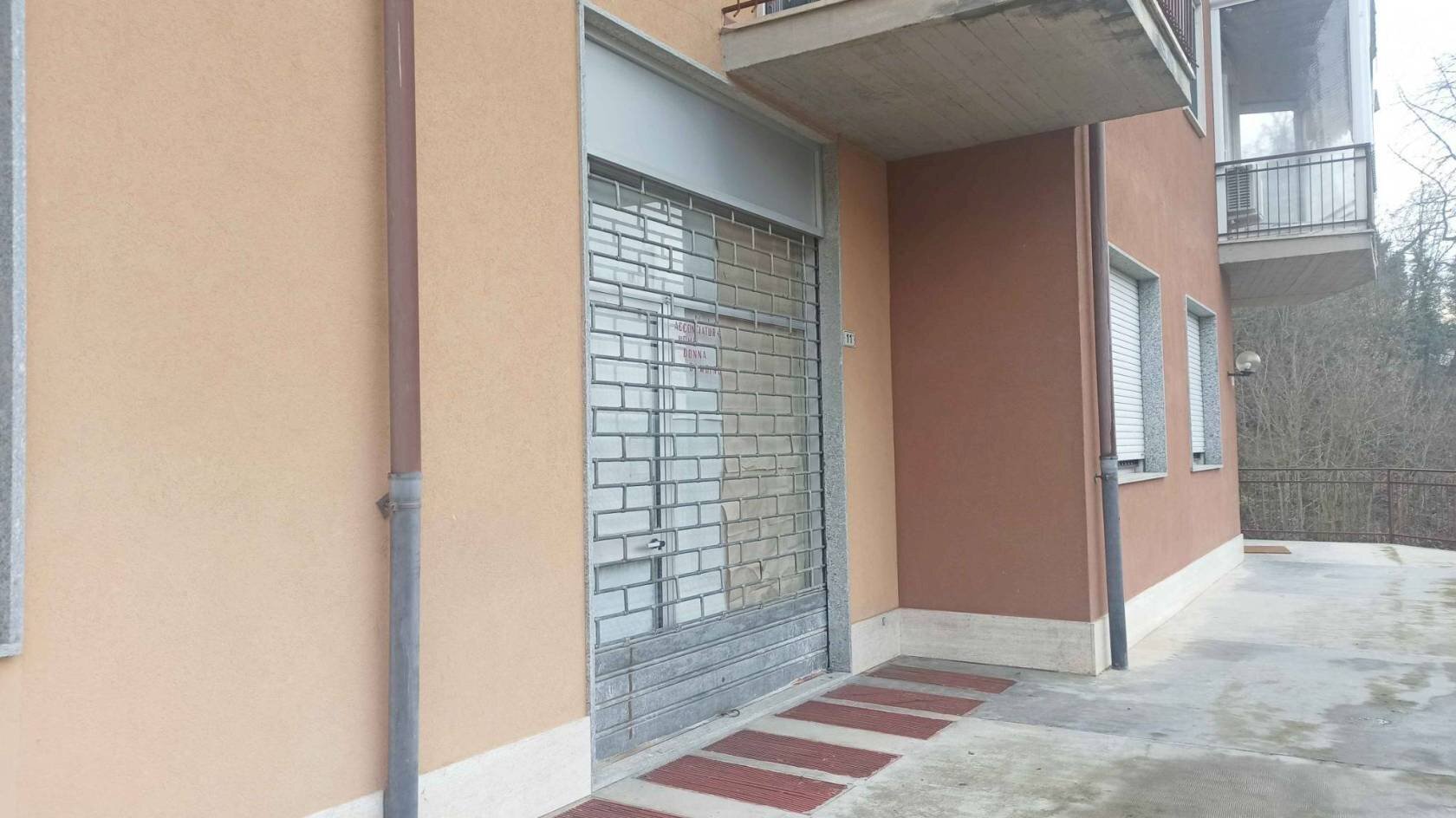 Locale Commerciale Piazza San Giovanni 11, Farigliano - foto 1