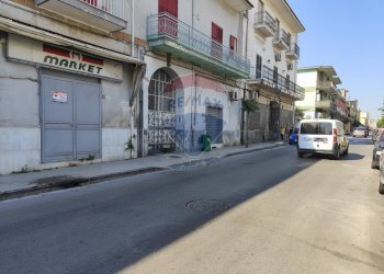 Locale Commerciale Via Antonio Locatelli, Casavatore - foto 2