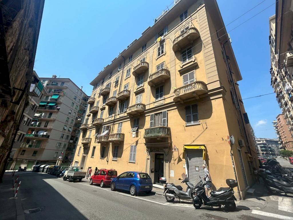 esterno - Trilocale via Gian Battista Monti, Genova (zona Sampierdarena) - foto 3