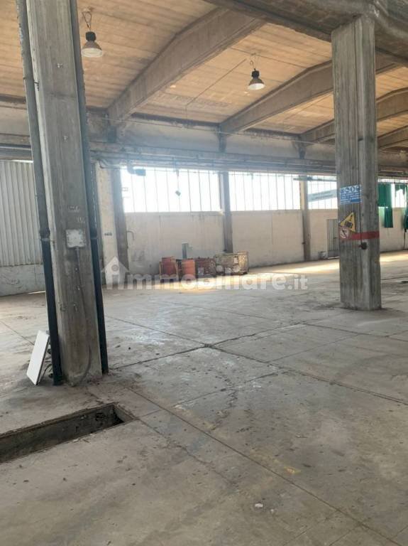 Interno non residenziale - Shed strada Scagliona, Pavia - photo 1