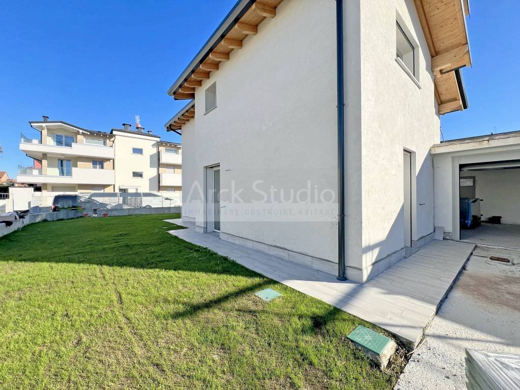 Facciata - Villa via Guglielmo Marconi, Cassano d'Adda - foto 2