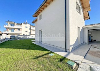 Facciata - Villa via Guglielmo Marconi, Cassano d'Adda - foto 2