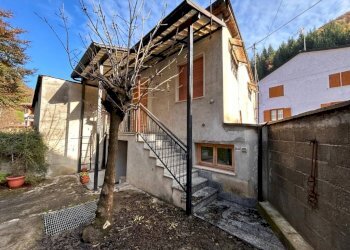 Facciata - Casa indipendente via Provinciale San Bartolomeo, Chiusa di Pesio - foto 1