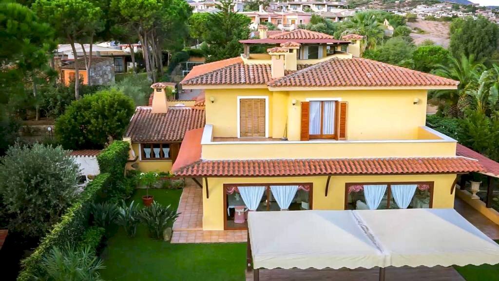 Facciata - Villa via Don Luigi Sturzo, 6, Loiri Porto San Paolo - foto 2