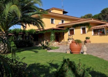 Giardino - Villa via Don Luigi Sturzo, 6, Loiri Porto San Paolo - foto 1