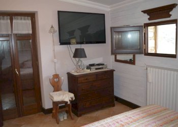 Camera da letto - Trilocale via Sapel, 2, Roburent - foto 17