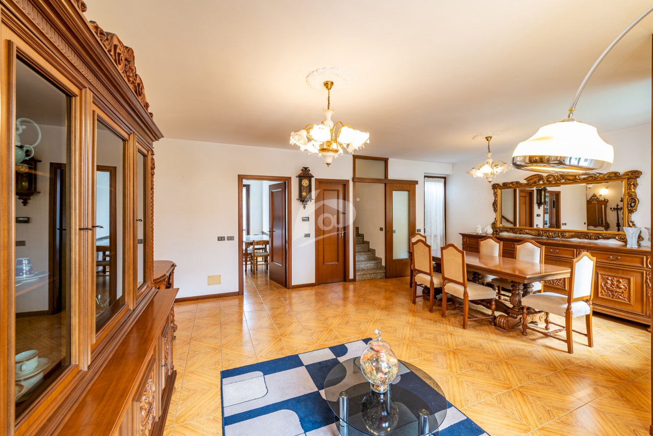 salone - Villa a Schiera Via E. Toti 6, Laveno-Mombello - foto 3