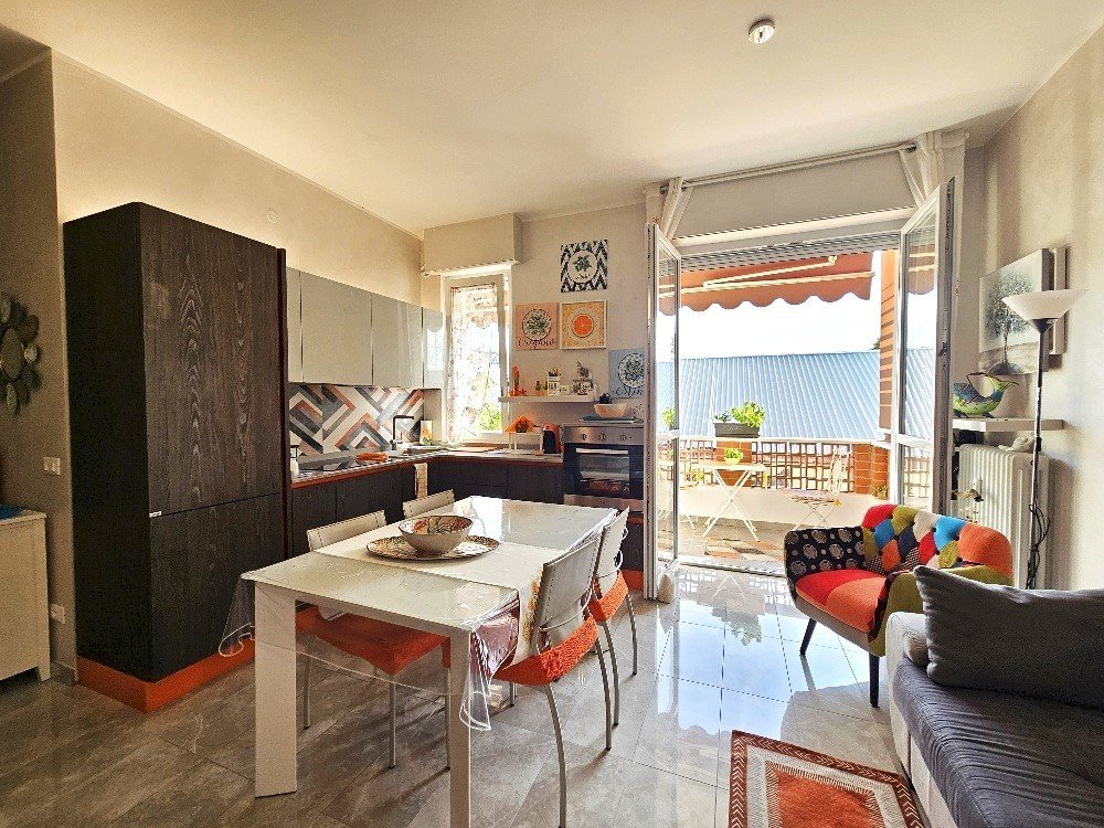 2.jpg - Appartamento Via Diano San Pietro 71, Diano Castello - foto 2