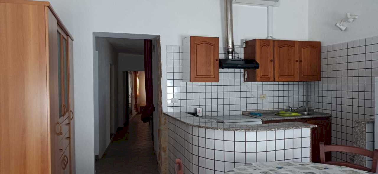 VISTA CUCINA E DISIMPEGNO.jpg - Appartamento VIA FRIGAGLIA  18, Sassari - foto 2