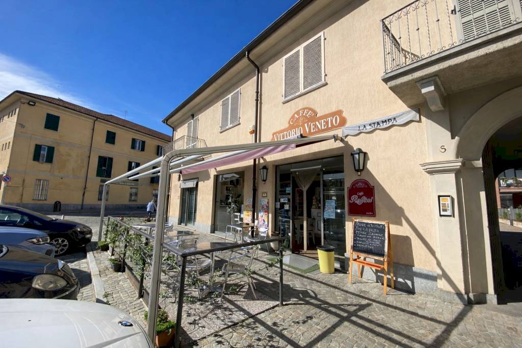 Facciata - Cafeteria - Cold Bar largo Vittorio Veneto, 8, Carmagnola - photo 1