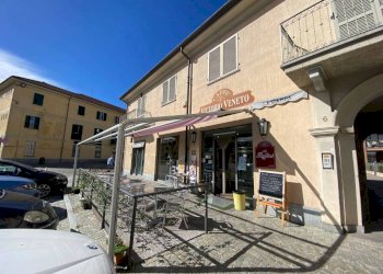 facciata - Bar Tavola Calda - Fredda largo Vittorio Veneto, 8, Carmagnola - foto 2