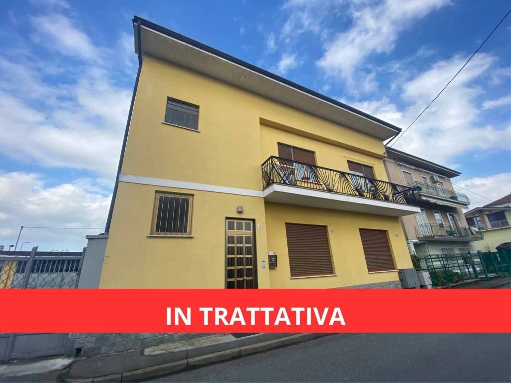 Facciata - Appartamento via Isolabella, 13, Carmagnola - foto 1
