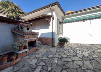 1200059-uvqd560 (1).jpg - Casa semi indipendente Luni - foto 2