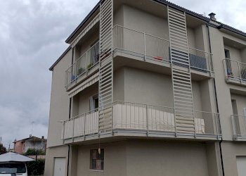 facciata - Appartamento semi-centrale, Pieve Porto Morone - foto 15