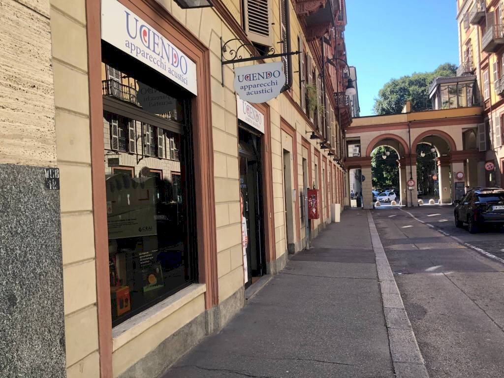 Facciata - Negozio via Alessandro Manzoni, 27, Torino (zona Centro) - foto 2