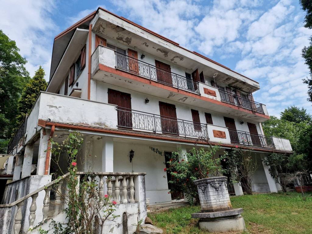 Facciata - Casa indipendente corso Jacopo Lombardini, 48, Torre Pellice - foto 2