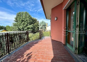 terrazzo zona soggiorno - Villa Via Fratelli Bandiera, Nerviano - foto 9