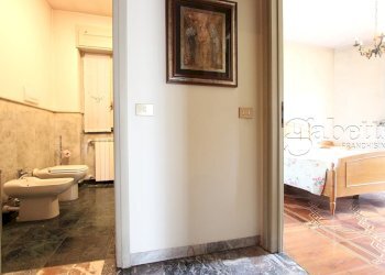 vista bagno e camera - Villa Via Fratelli Bandiera, Nerviano - foto 18