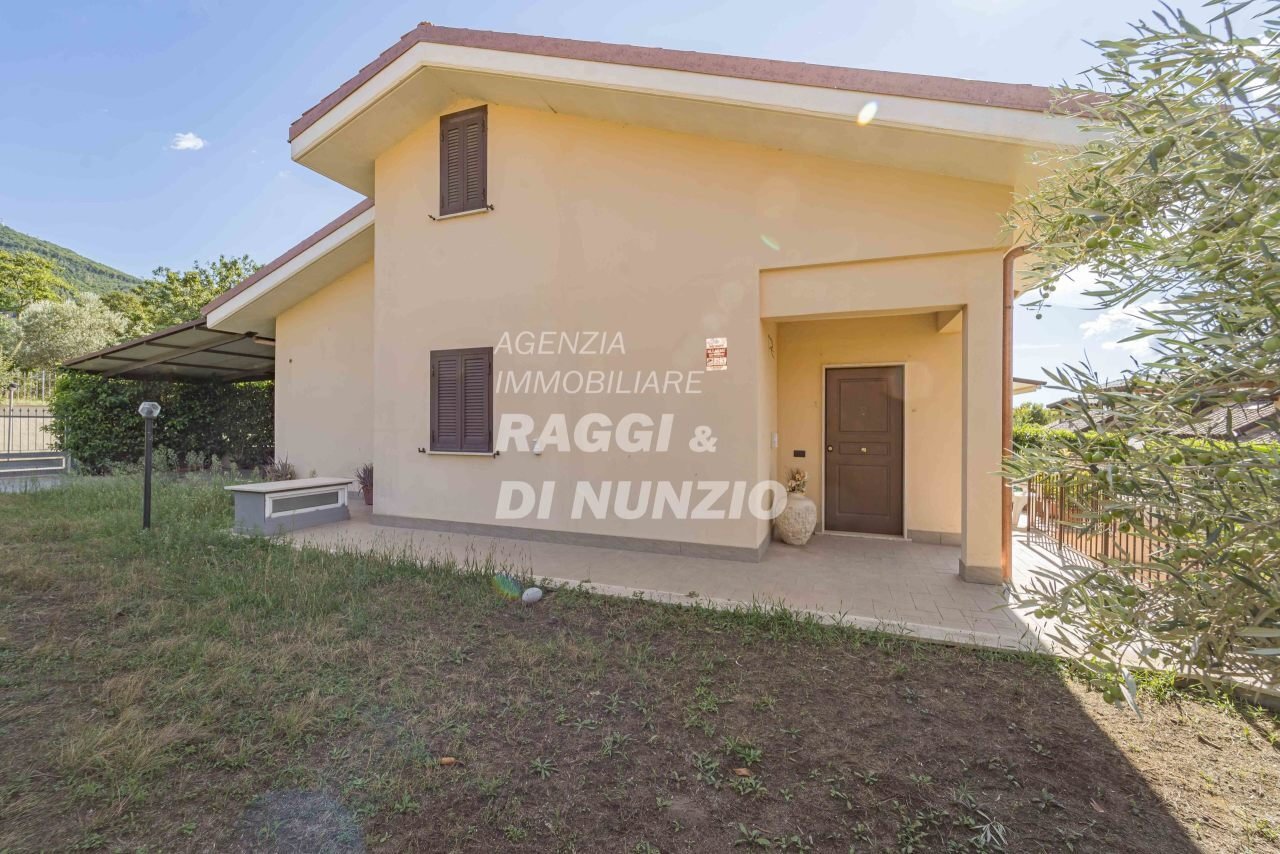 0002.jpg - Villa Via delle Calcare 22, Rocca di Papa - foto 2