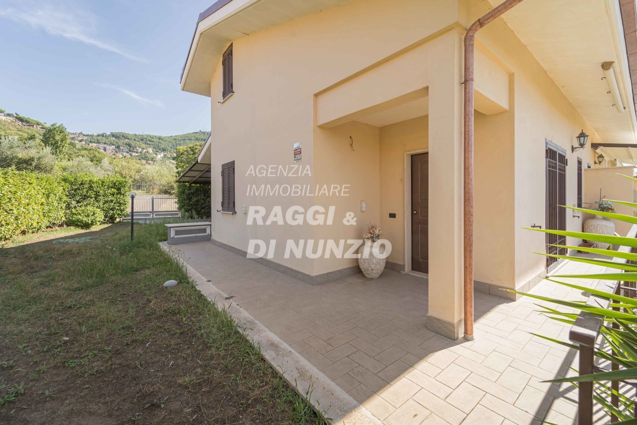 0003.jpg - Villa Via delle Calcare 22, Rocca di Papa - foto 3