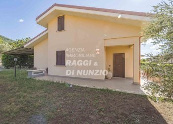 0002.jpg - Villa Via delle Calcare 22, Rocca di Papa - foto 2