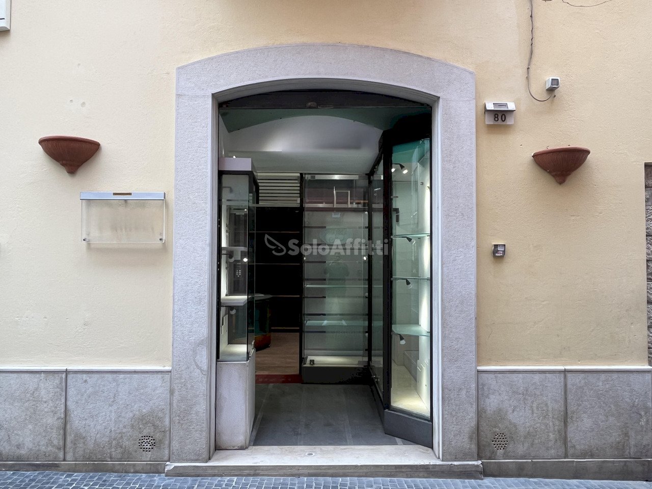 facciata negozio - Locale Commerciale Via Pretoria, Potenza - foto 3