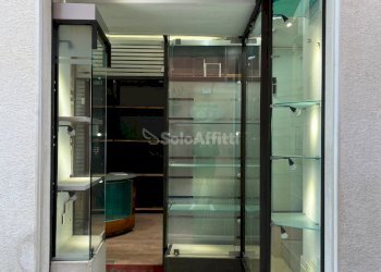 ingresso negozio - Locale Commerciale Via Pretoria, Potenza - foto 6