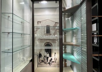 vetrine - Locale Commerciale Via Pretoria, Potenza - foto 1