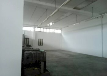 Interno non residenziale - Capannone via Lago di Carezza, Carpi - foto 2