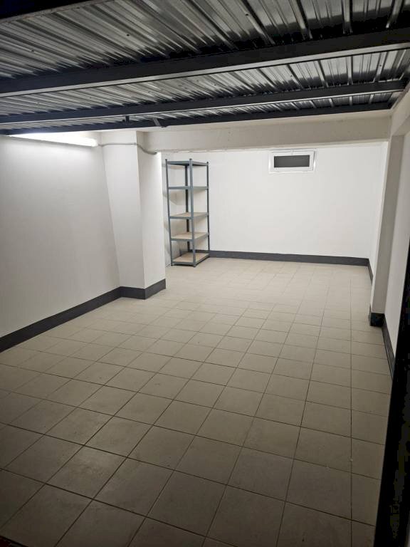 Interno non residenziale - Box via Merano, 1, Genova (zona Sestri Ponente) - foto 2