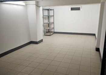 Interno non residenziale - Box via Merano, 1, Genova (zona Sestri Ponente) - foto 2