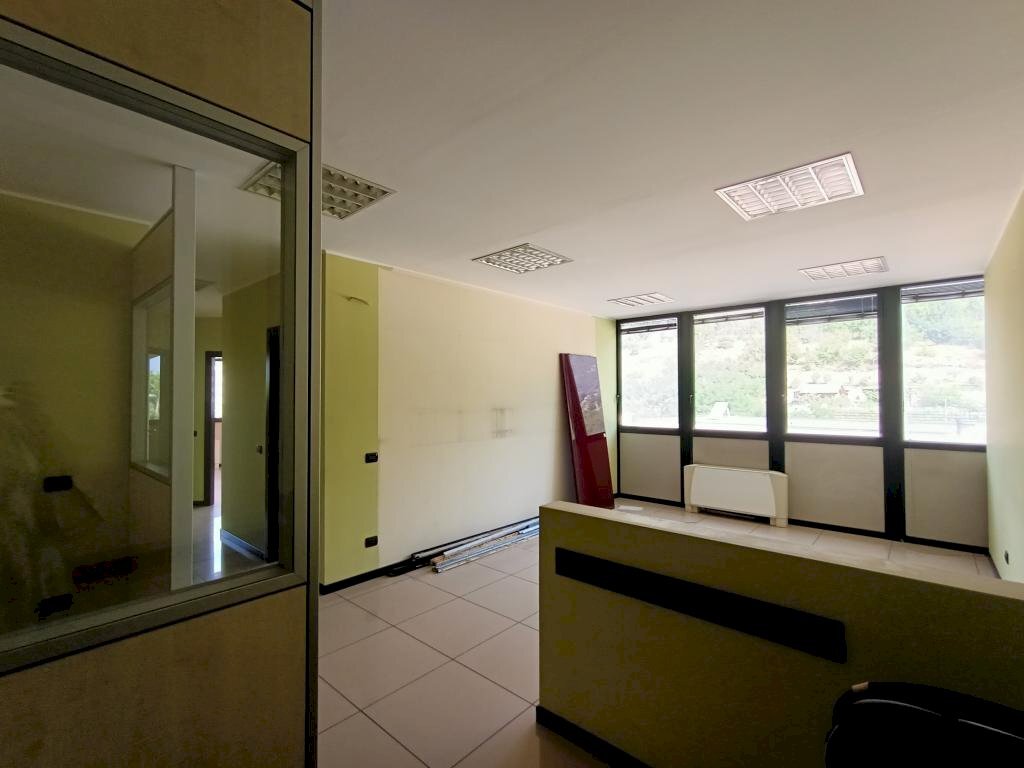 Shared office / study regione Borgnalle, 12, Aosta - photo 2
